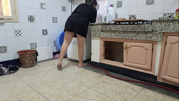 I asked the washing machine repairman to fix the washing machine, and when he came to my house, he fucked me hard and left my pussy full of semen.