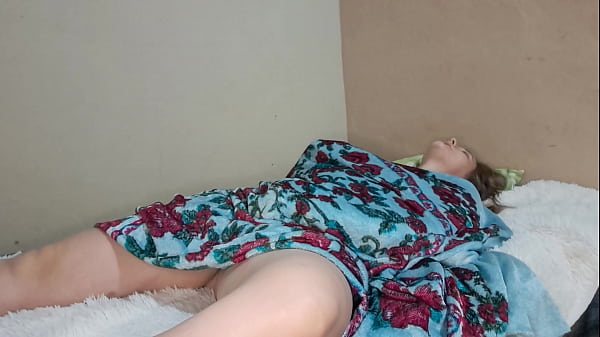 Thick latina se desperto caliente y se puso a follar con su black consolador – mañanero
