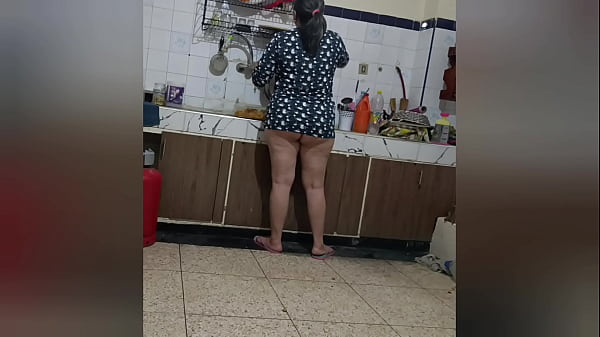 Mi sobrino aprovechó que estaba sola en la casa y me folló tan fuerte que sentí como si volara en el cielo.